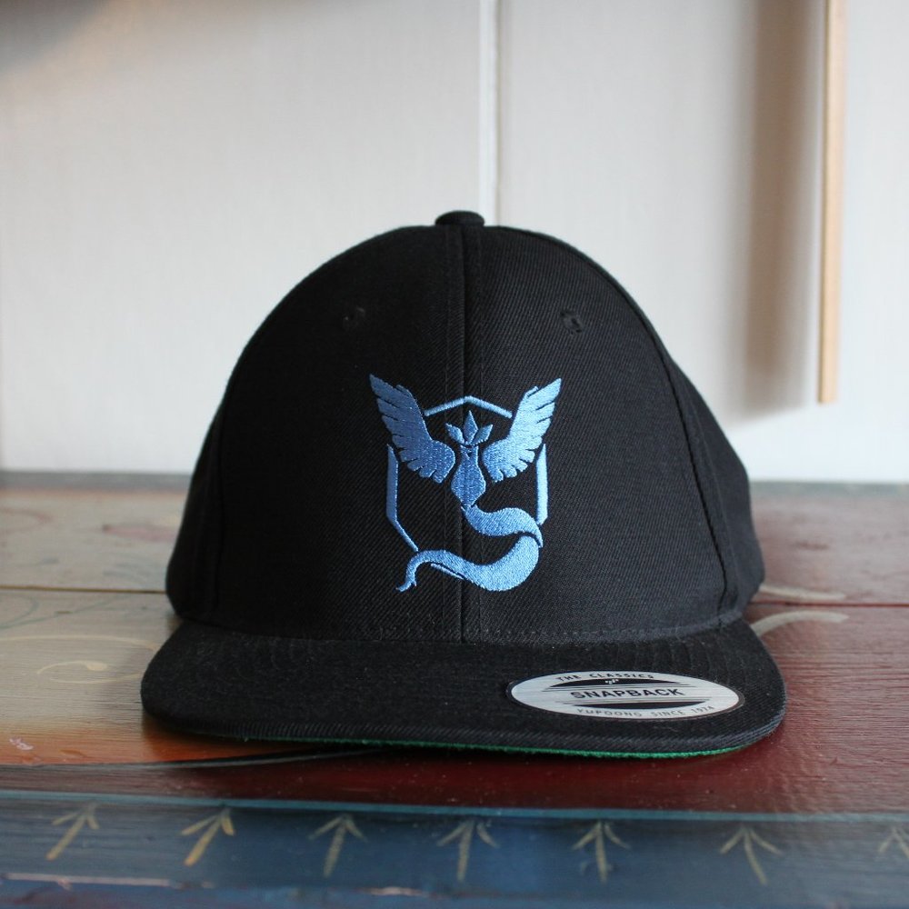 Cap Hat Pokemon Go blue team hat NEW CLEAN NICE! Black snapback acrylic/wool